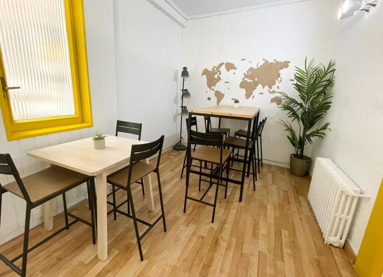 Az The Bridge Hostel - Coliving Zaragoza Ngoại thất bức ảnh