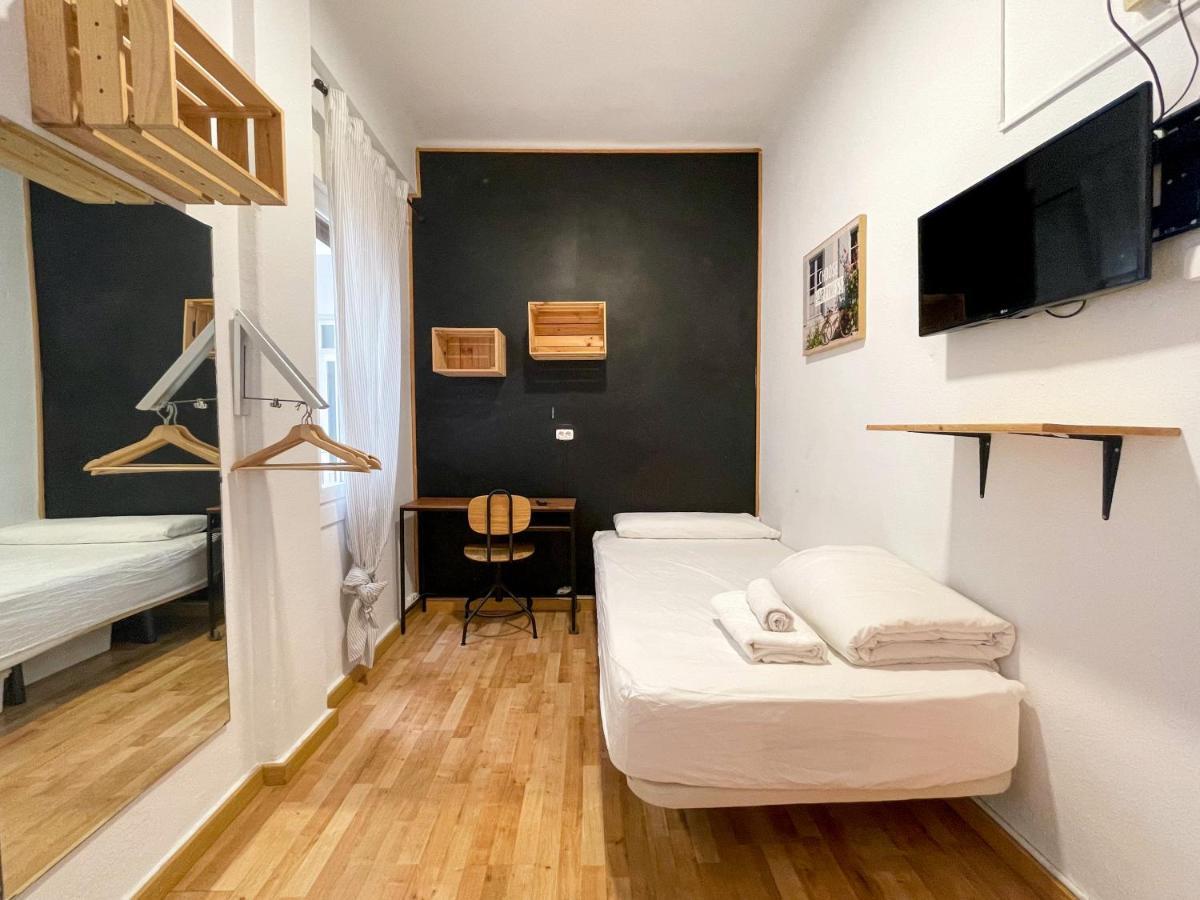 Az The Bridge Hostel - Coliving Zaragoza Ngoại thất bức ảnh